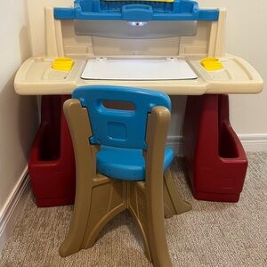 Step2 Deluxe Art Master Desk – Kids Craft & Art Table|Toddler Playroom Furniture